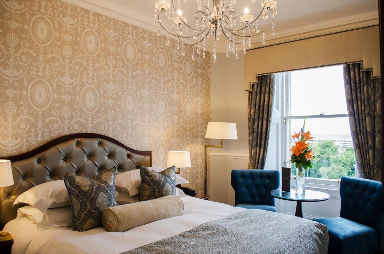 Hotel The Bonham EDI Exteriér fotografie A bedroom at the hotel