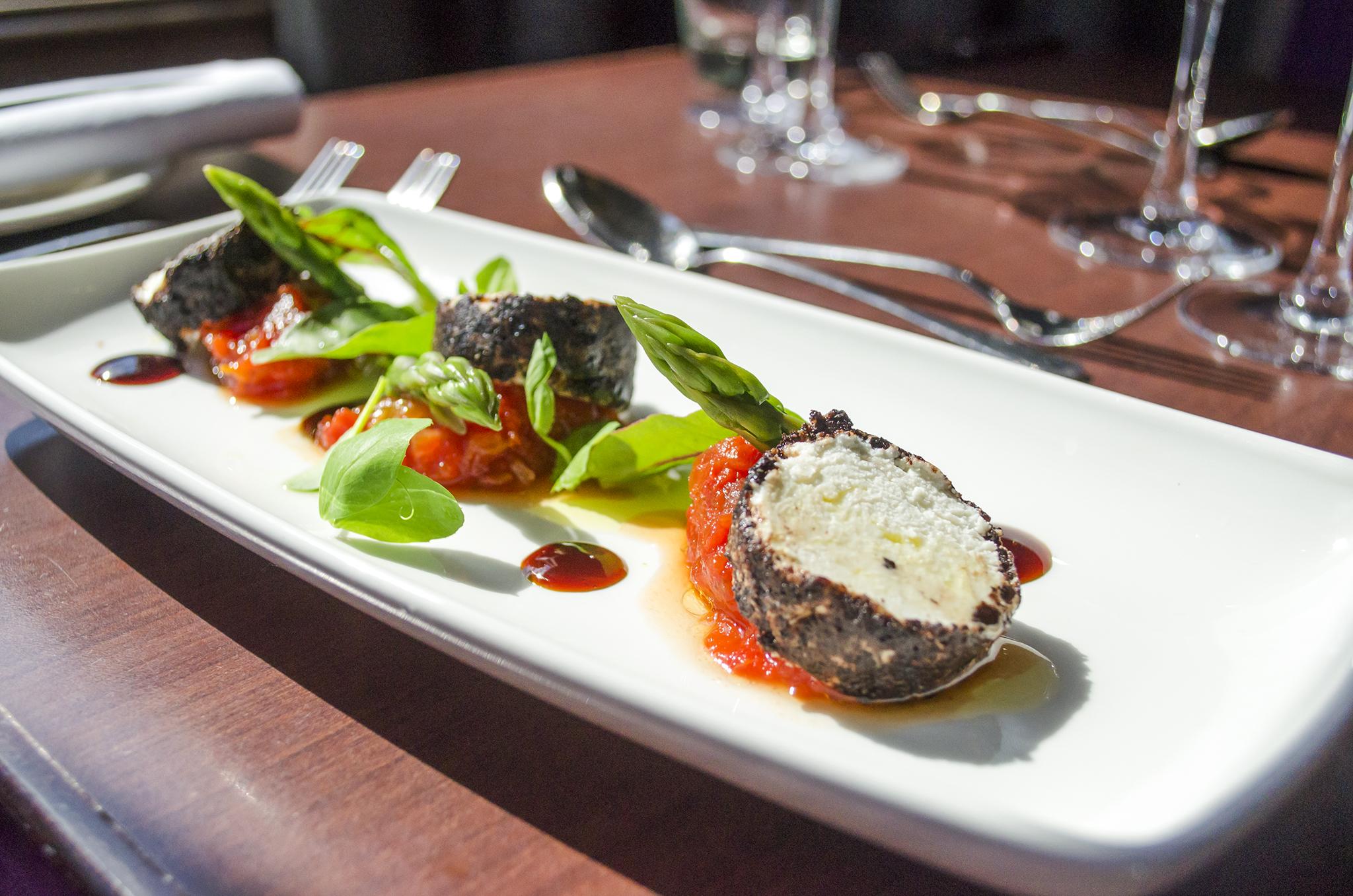 Hotel The Bonham EDI Exteriér fotografie A Scottish haggis served with a salad