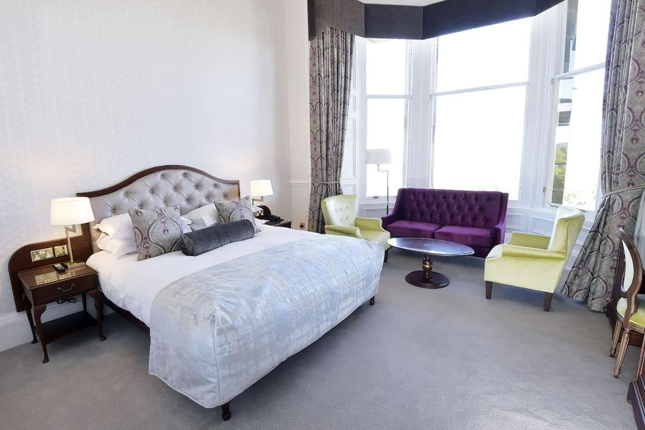 Hotel The Bonham EDI Exteriér fotografie A bedroom at the hotel